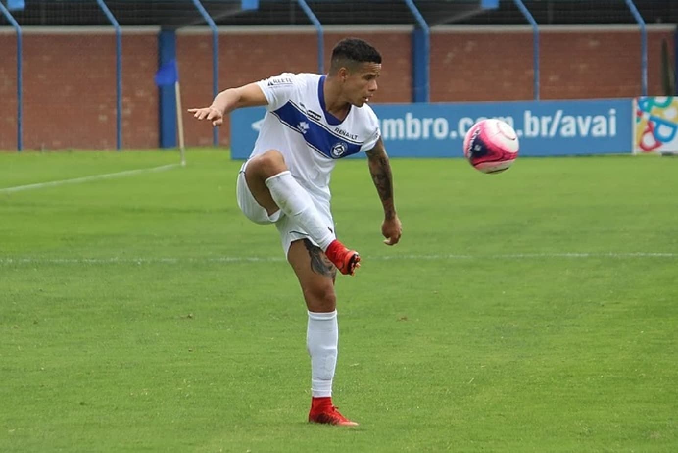 CATARINENSE: Com time reserva, Tubarão segura o empate contra o Avaí