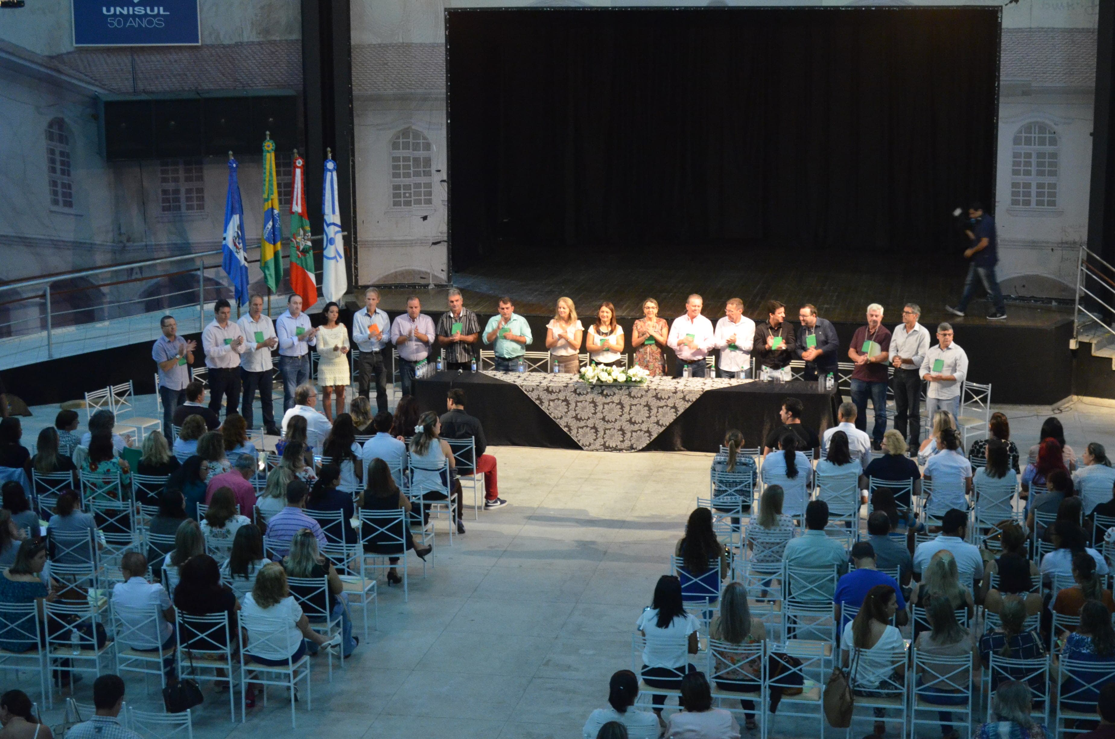 Educadores, pais e alunos participam de Conferência Nacional de Educação