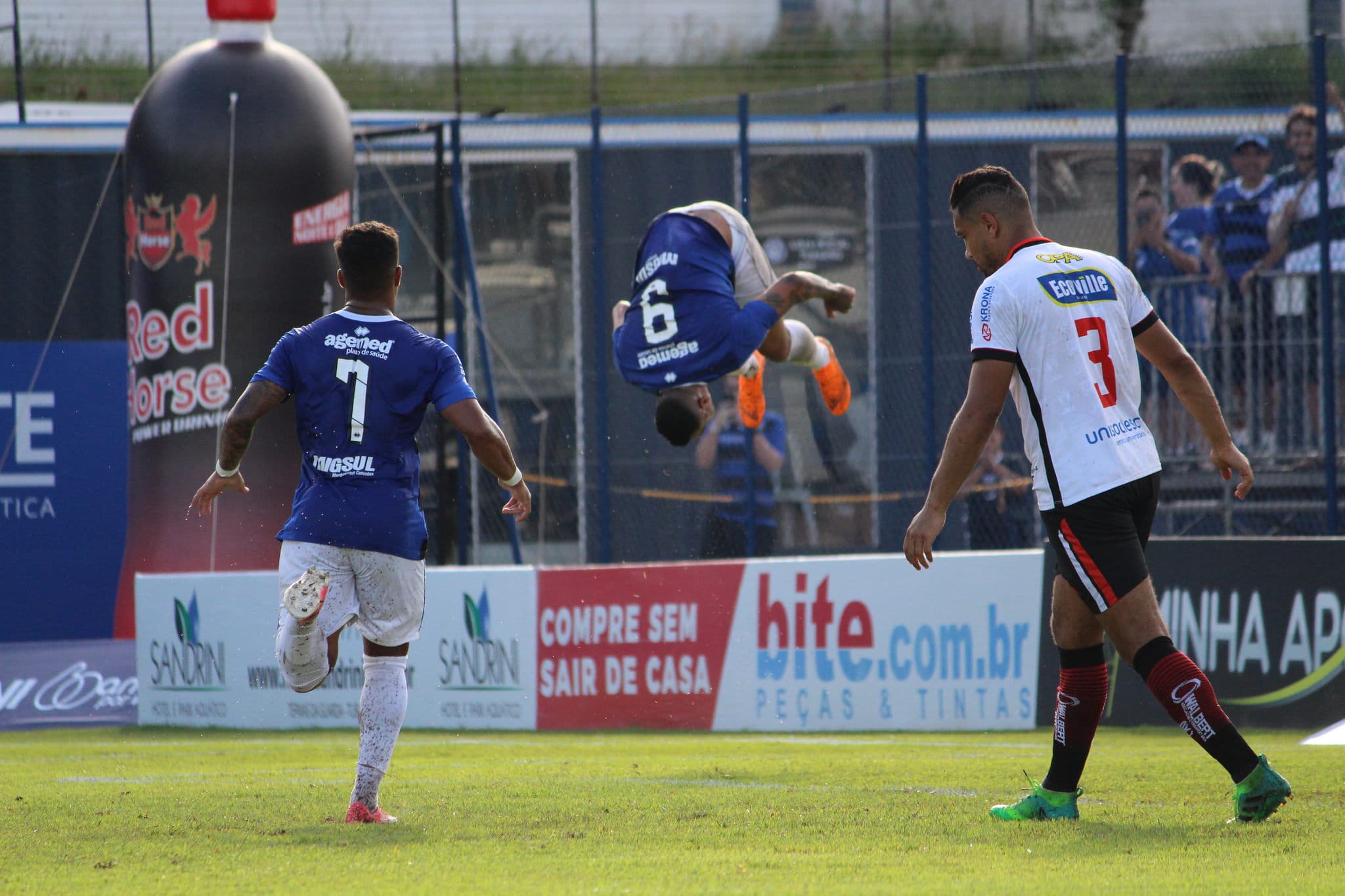 CATARINENSE: É chocolate que fala? Tubarão vence JEC por 3 a 0 e garante vaga na Copa do Brasil