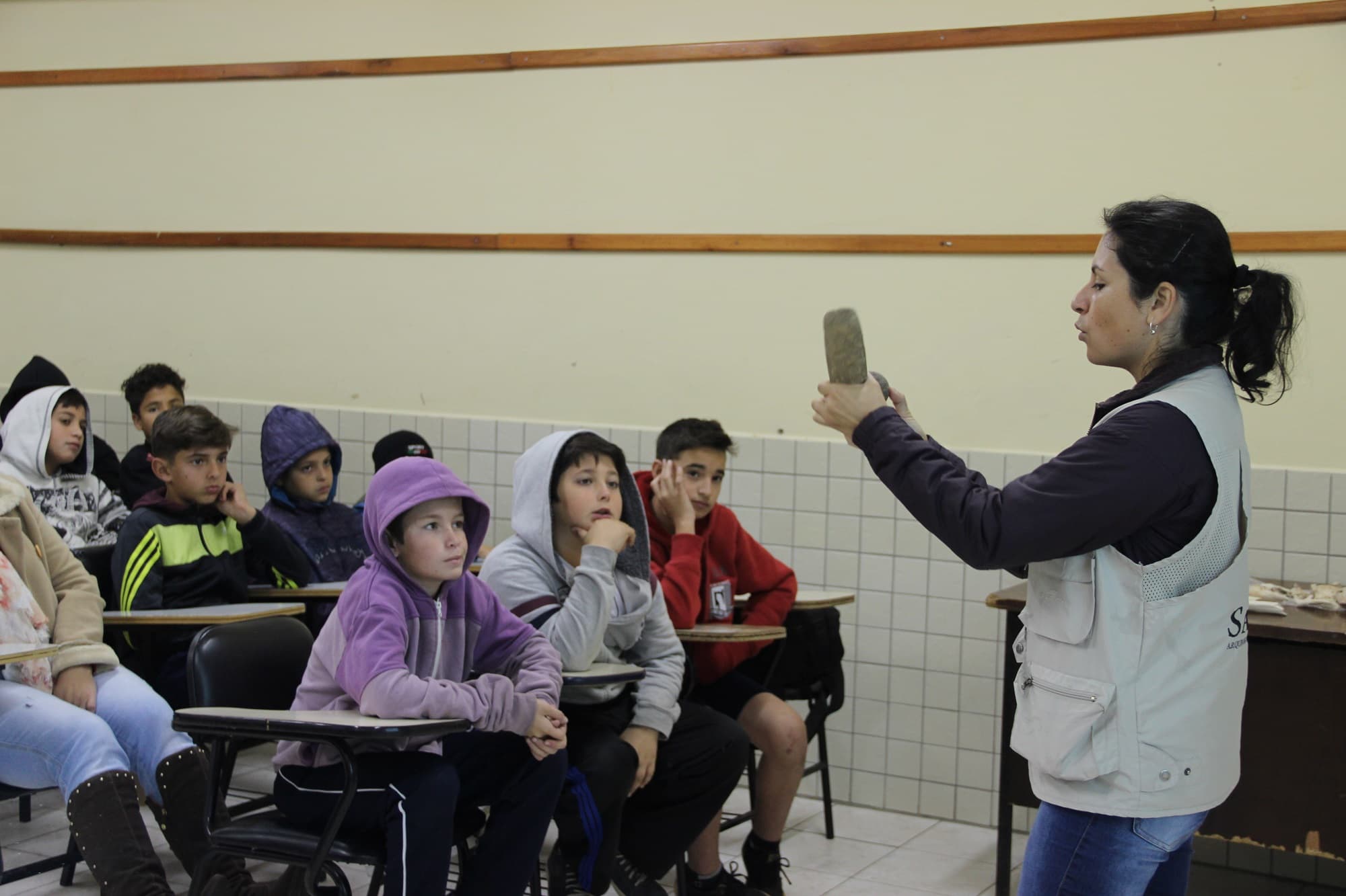 Alunos de escola do bairro Congonhas participam de aula sobre sambaquis