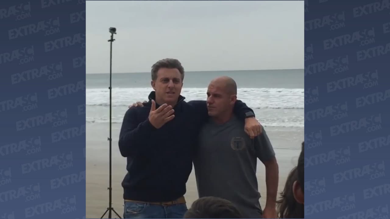 Assista novas imagens de Luciano Huck gravando em praia de Imbituba