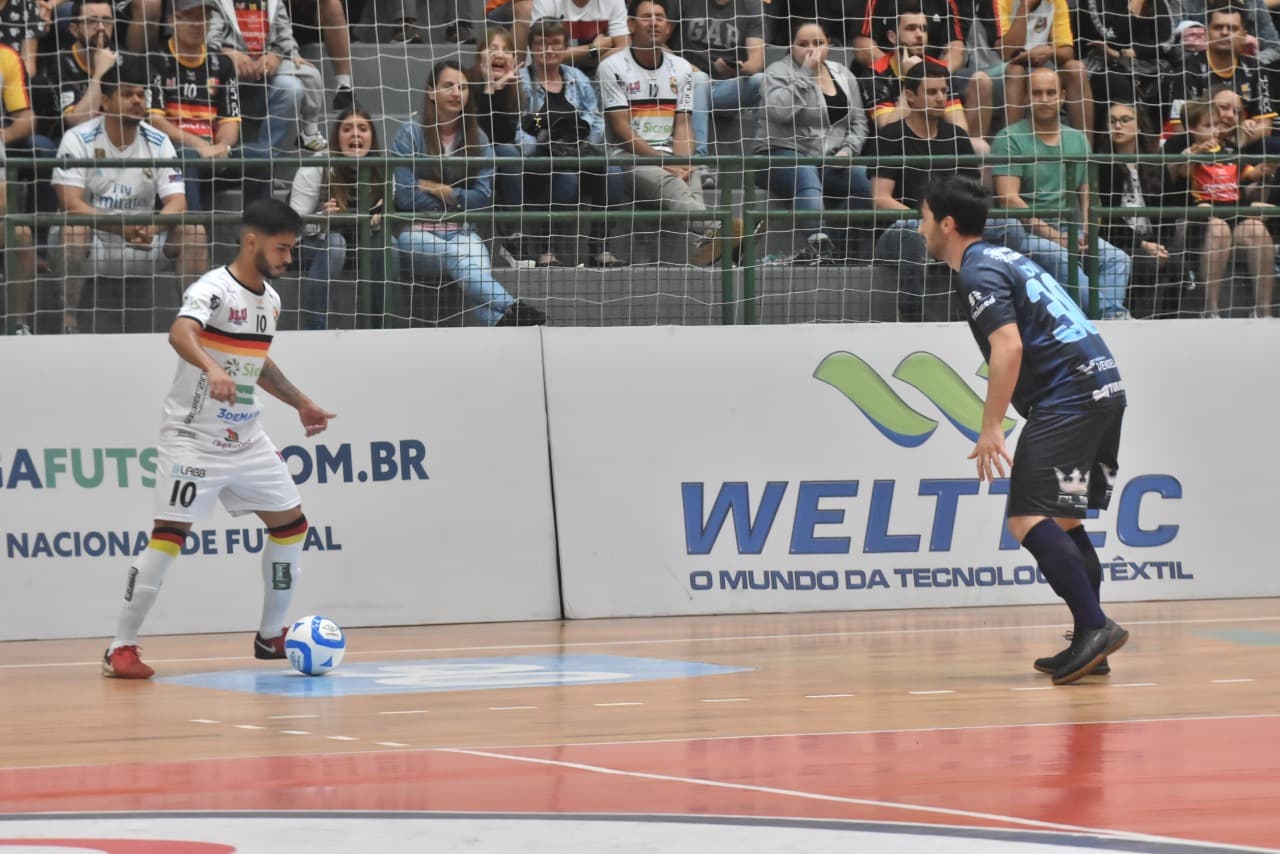 LIGA FUTSAL: Tubarão perde para o Blumenau mas se classifica