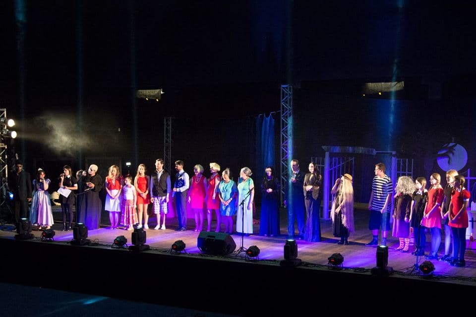 Entre Palcos apresenta espetáculo neste domingo (16), na Arena Multiuso