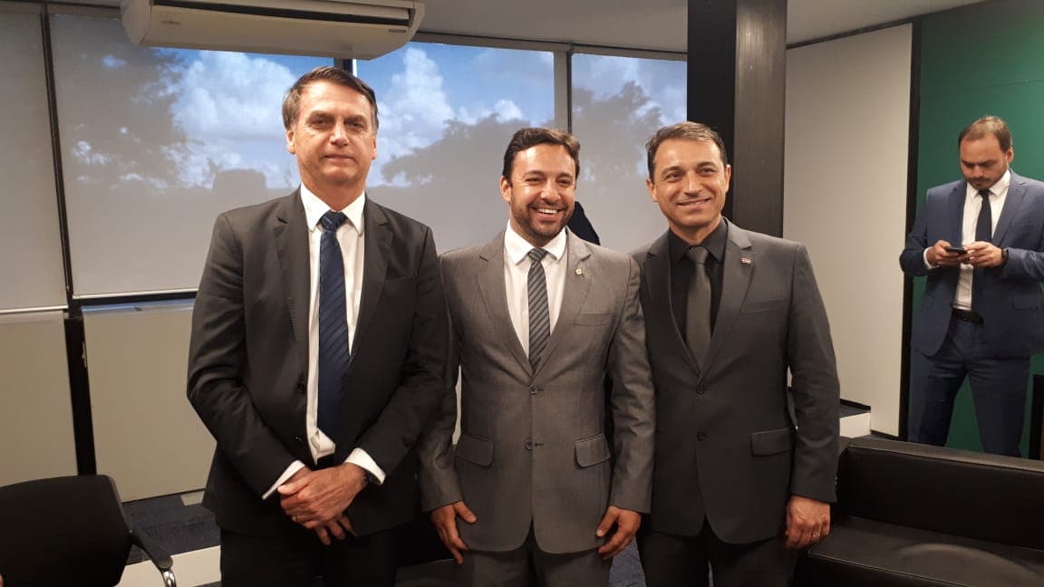 Bolsonaro recebe comitiva de SC