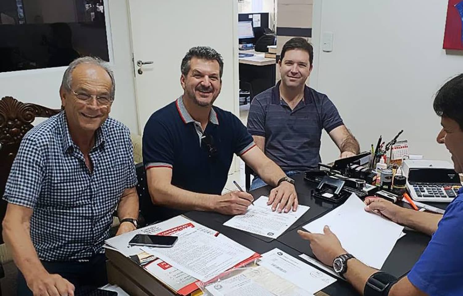 Hercílio Luz oficializa cessão da área do Aníbal Costa