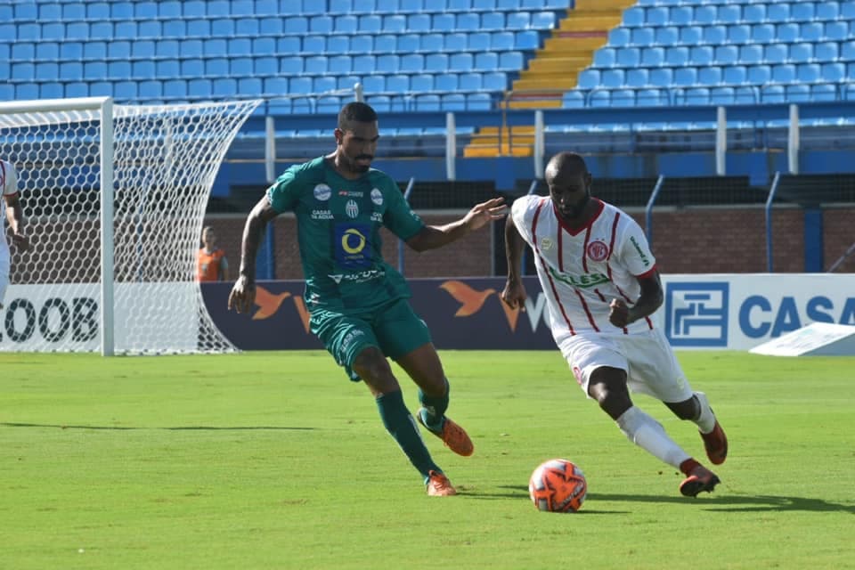 CATARINENSE: Hercílio atropela o Metropolitano em uma Ressacada quase vazia