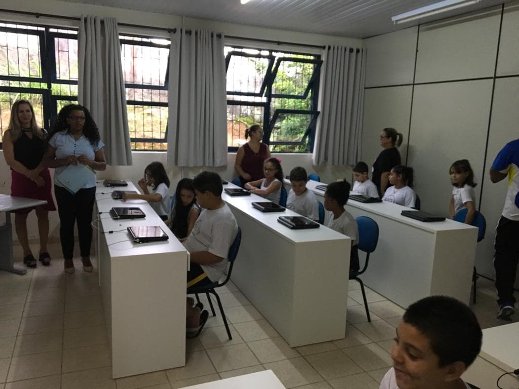 CDL e Sindimad doam mobiliário para escola
