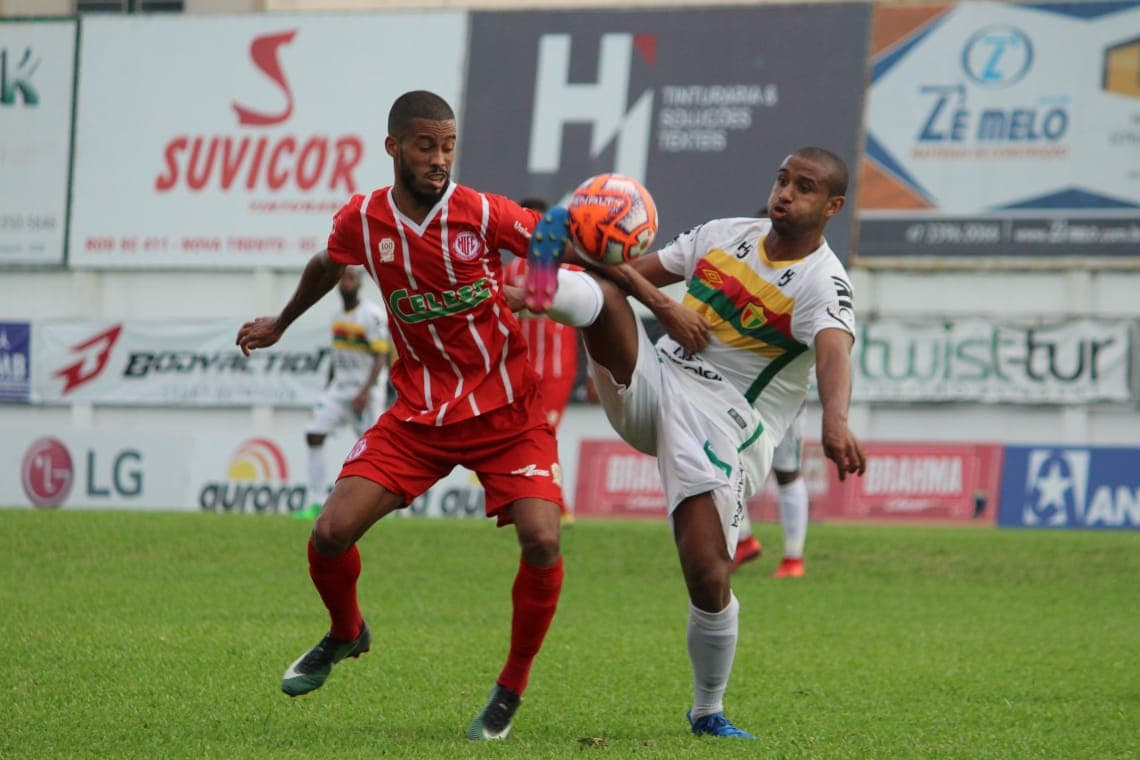 CATARINENSE: Hercílio Luz manda duas na trave, mas termina perdendo para o Brusque