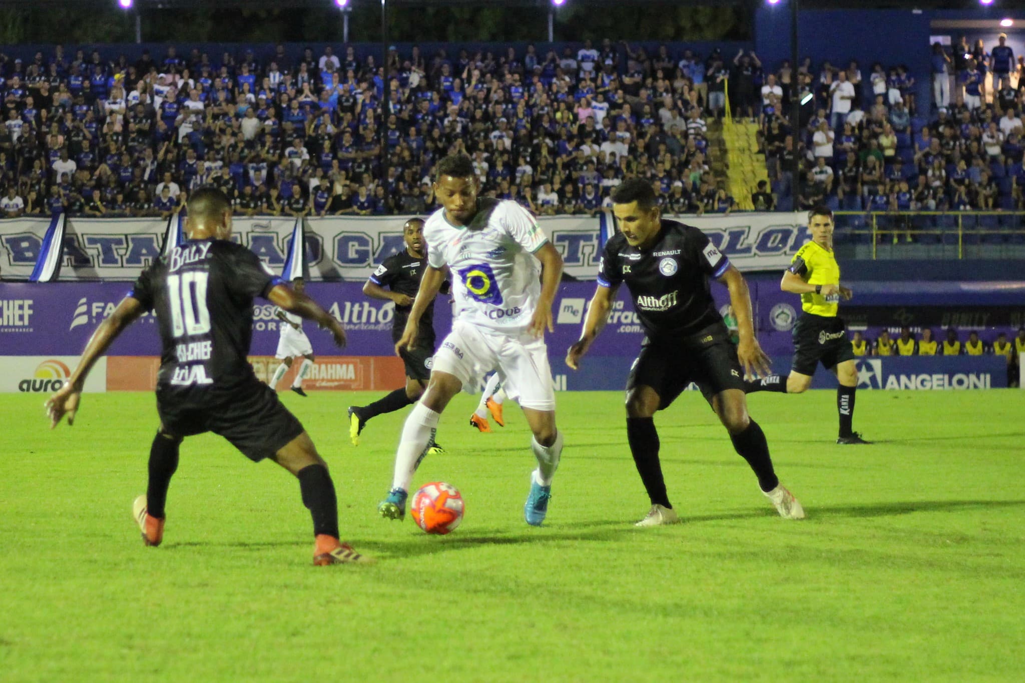 CATARINENSE: Tubarão vence o Metropolitano e só depende de si para se livrar do rebaixamento