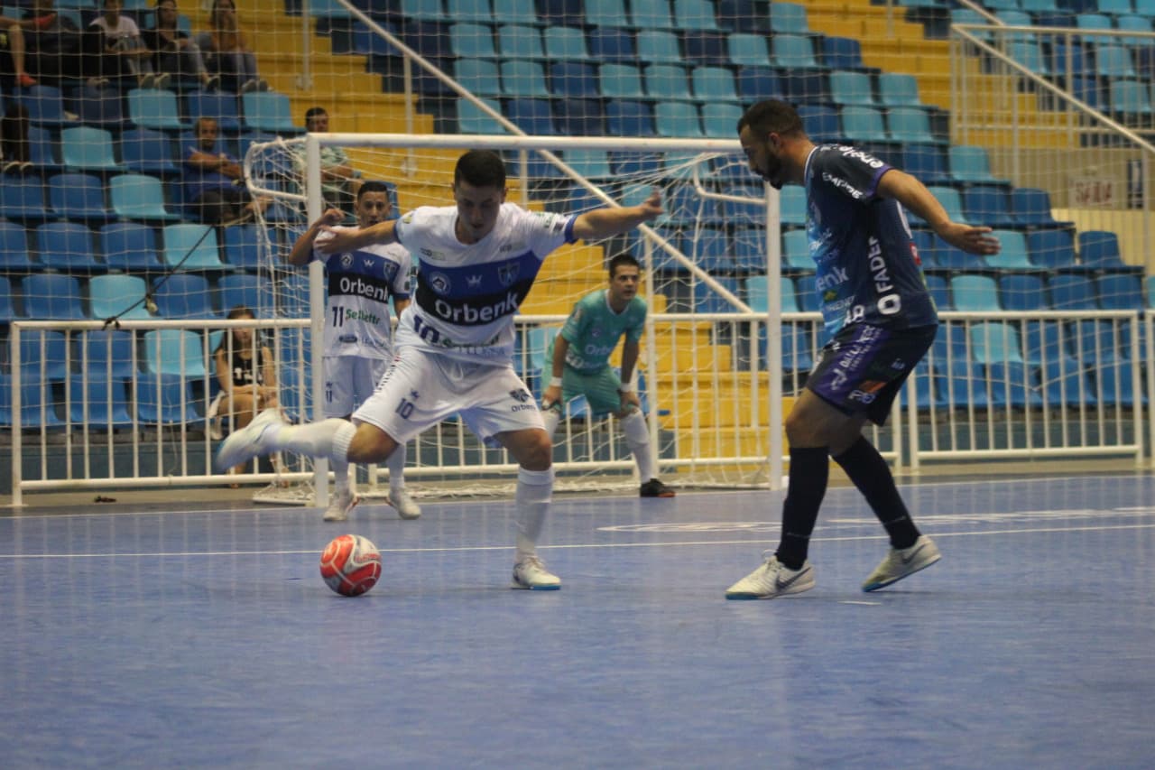 ESTADUAL: Em jogo de 15 gols, Tubarão Futsal vence o São Lourenço