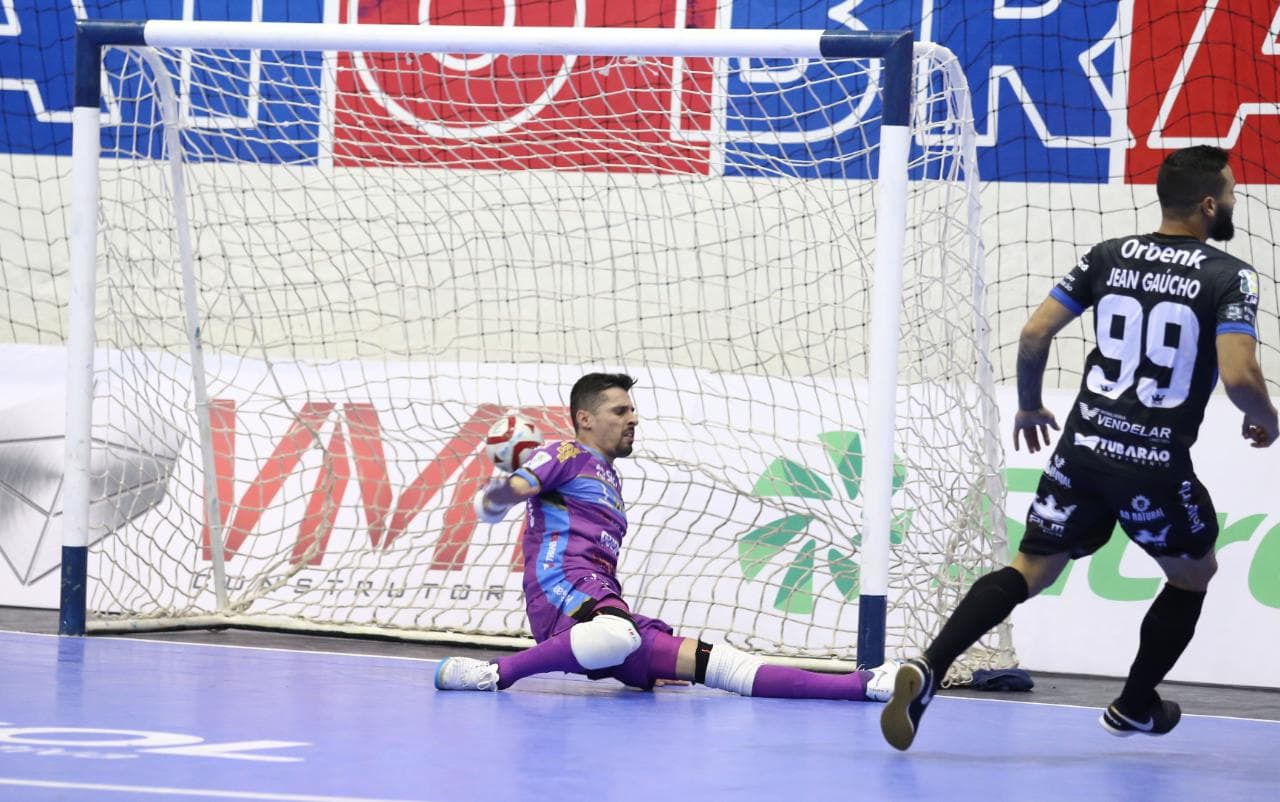 LIGA FUTSAL: Tubarão goleia o atual campeão, no Paraná