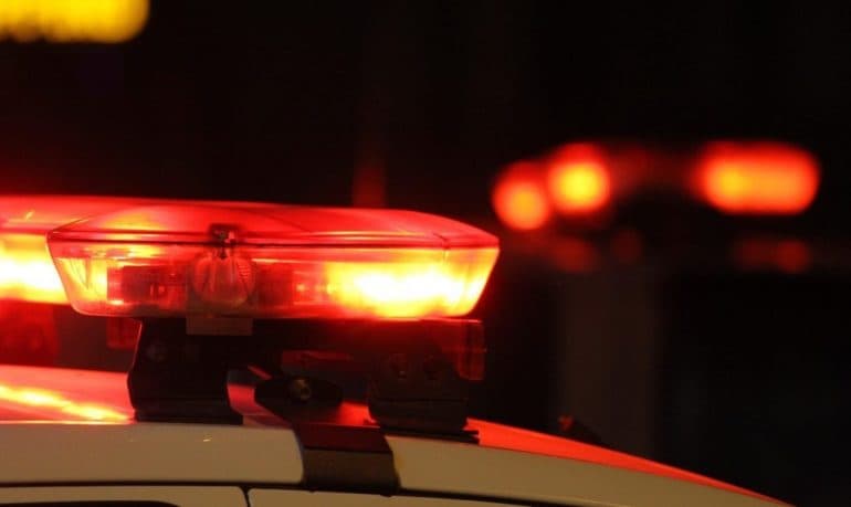 Criança de 8 anos morre ao ser atropelada por caminhão