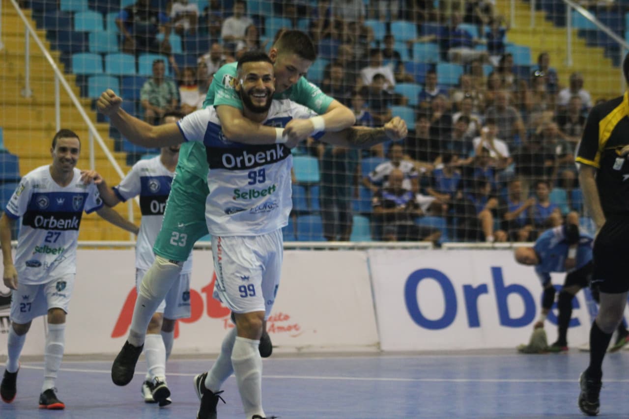 LIGA FUTSAL: Tubarão vence Atlântico Erechim por 2 a 1 e assume a liderança da competição