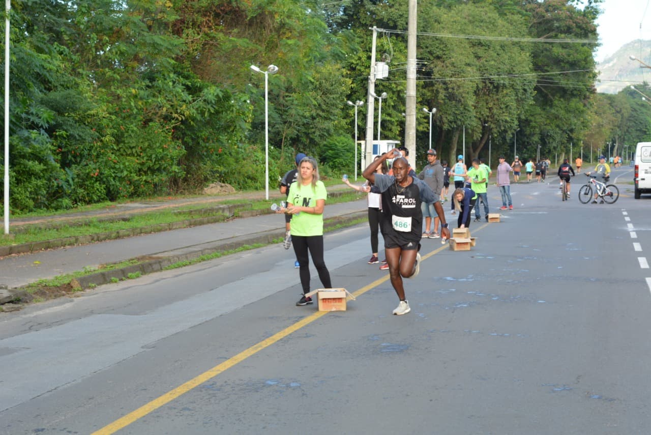 Mais de 500 atletas participam da Meia Maratona de Tubarão