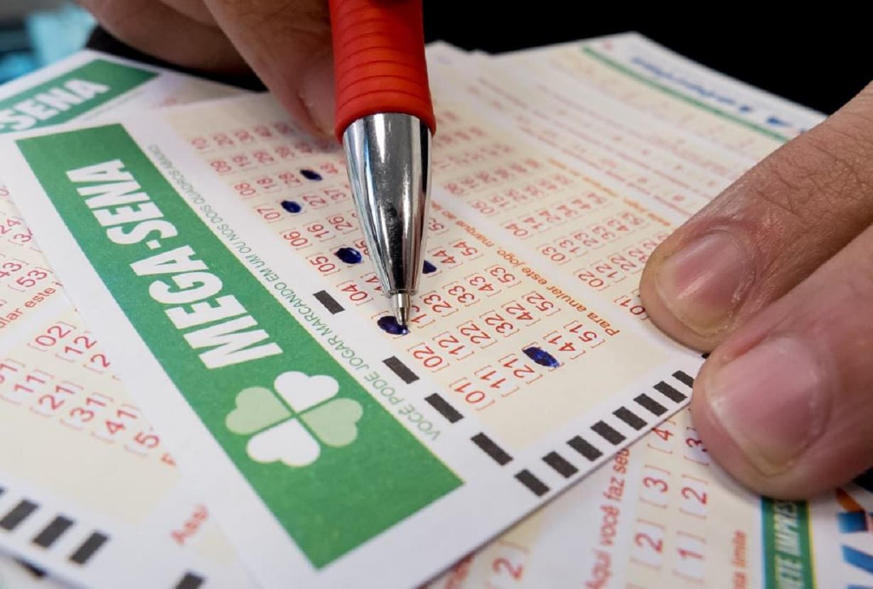 Apostadores fazem "fezinha" pelos R$ 275 milhões da Mega Sena