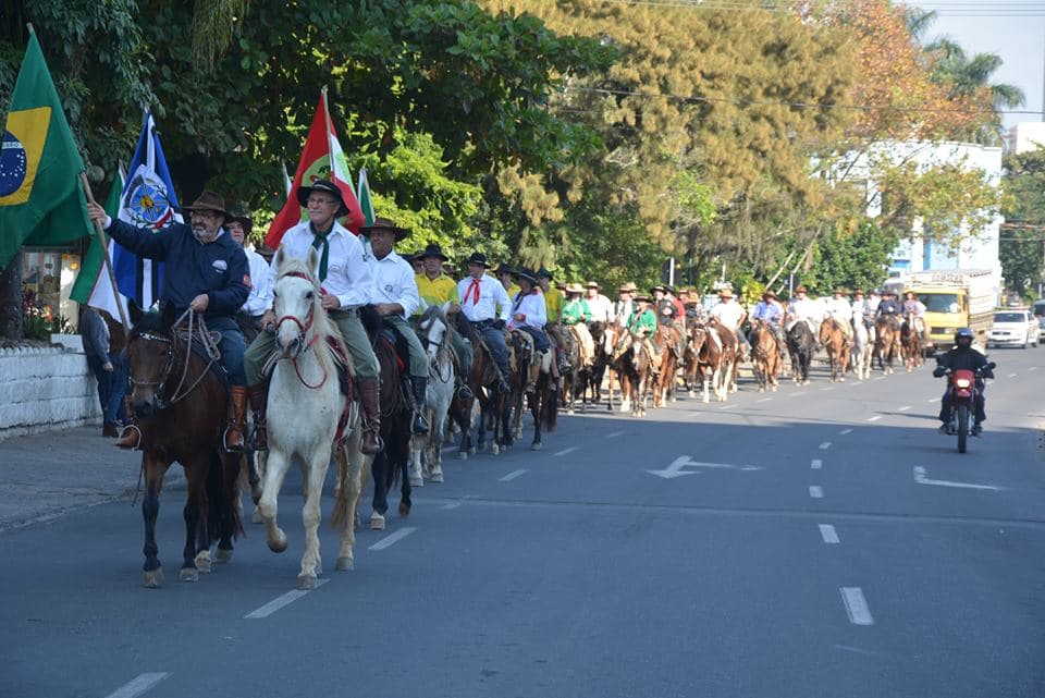 Inicia a cavalgada tropeira na serra rumo a Tubarão