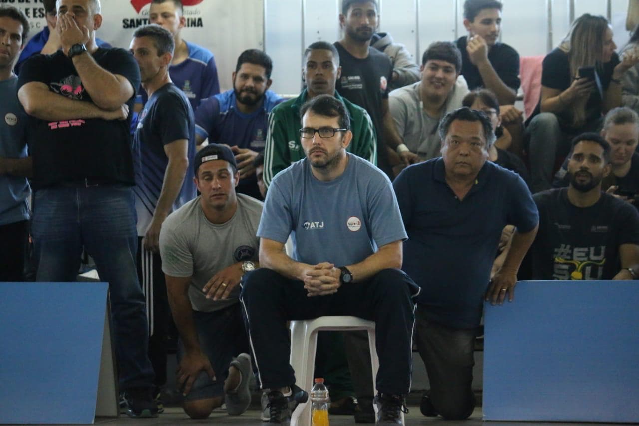 Professor de judô participa de curso internacional