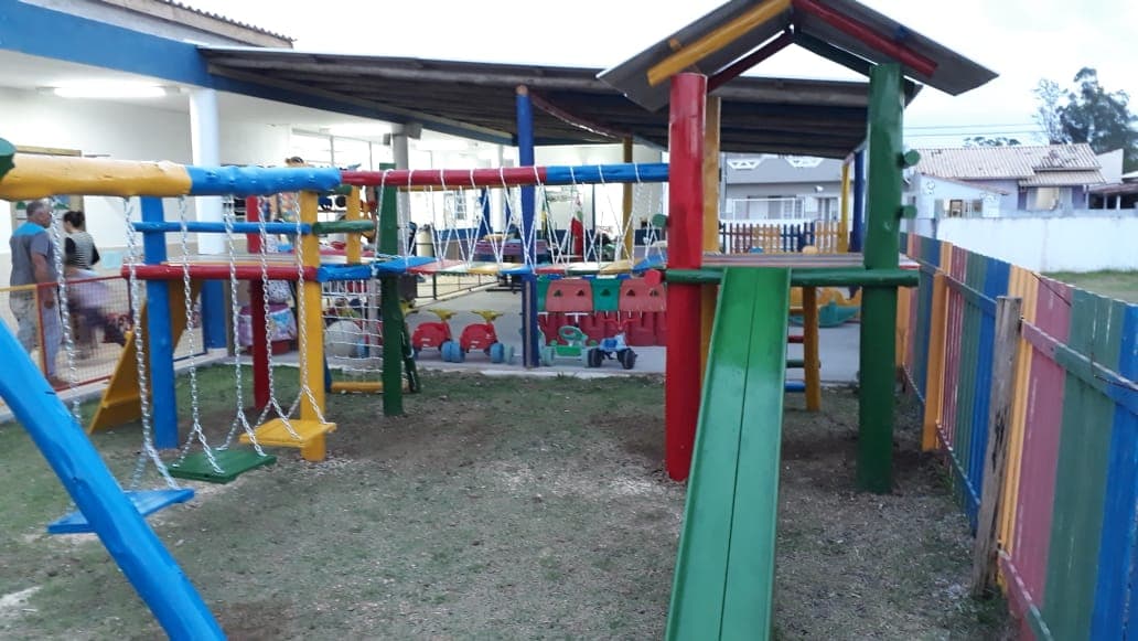 Centros de Educação Infantil começam a receber novos parquinhos