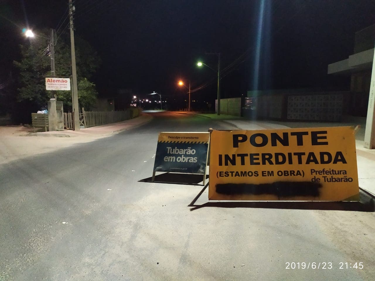 SEGUNDA MÃO - Placa de trânsito é igual em todo lugar