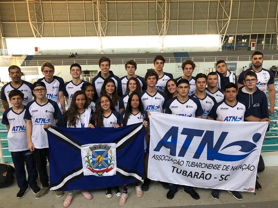 Natação conquista 48 medalhas no Estadual de Inverno