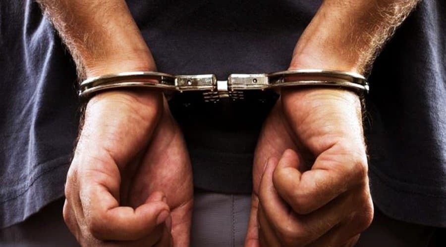 Moradores ajudam a polícia a encontrar bandido após assalto a mercado