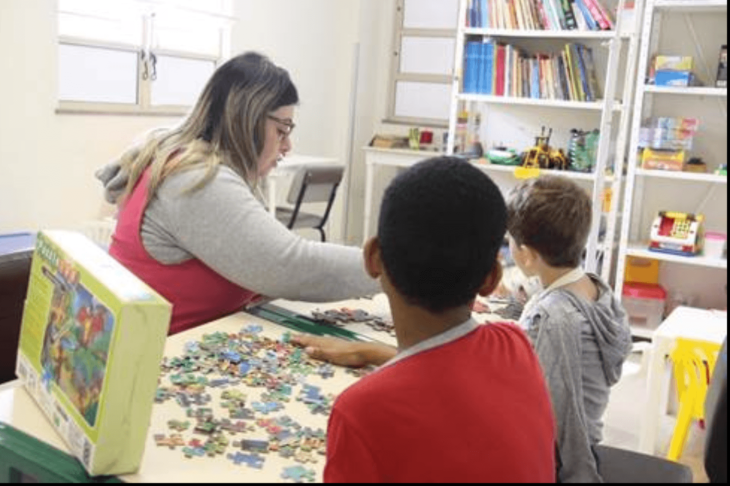 Projeto possibilita que crianças e adolescentes internados continuem a estudar