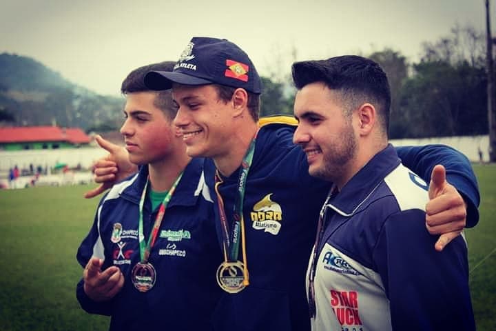 Dois atletas de Tubarão ganham prêmio estadual