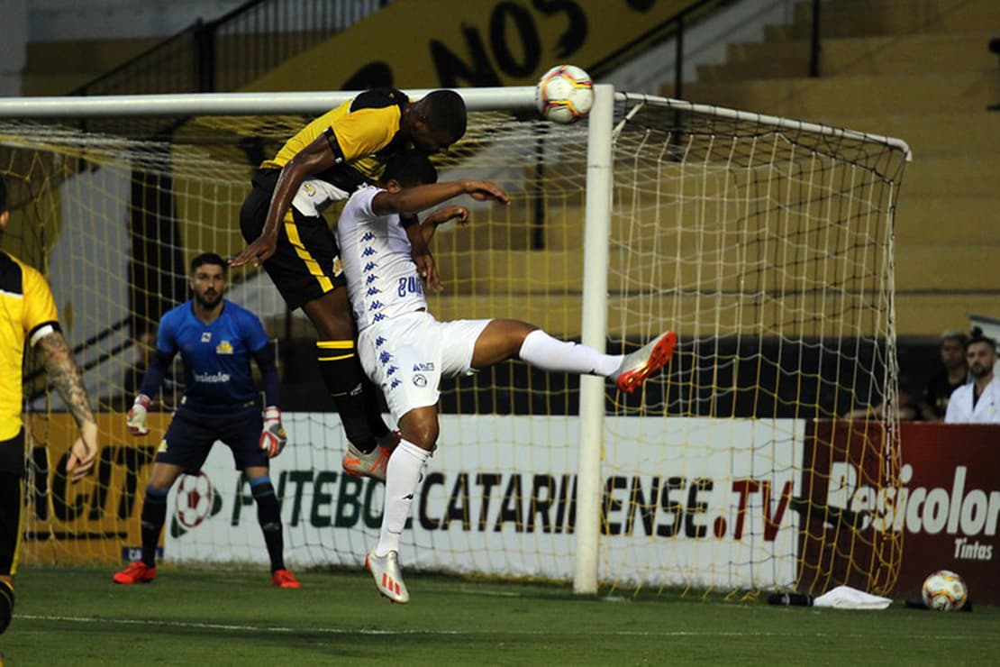 CATARINENSE: Tubarão empata sem gols com o Criciúma e segue na lanterna