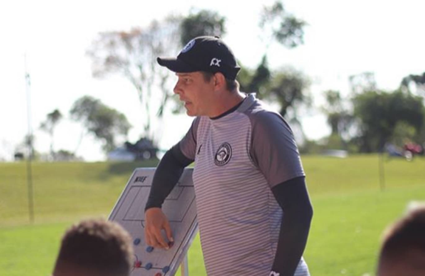 Tubarão demite técnico Isaque Pereira
