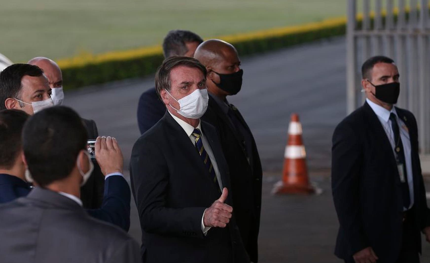 Bolsonaro defende protocolo de tratamento precoce contra COVID-19