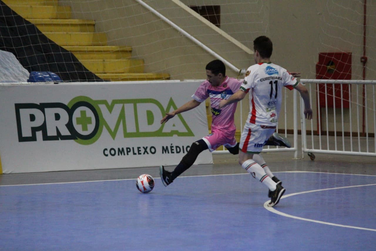 ESTADUAL: Com o time sub-20, Tubarão Futsal estreia com derrota em casa