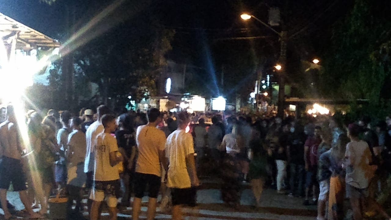 Estabelecimento é fechado na Praia do Rosa