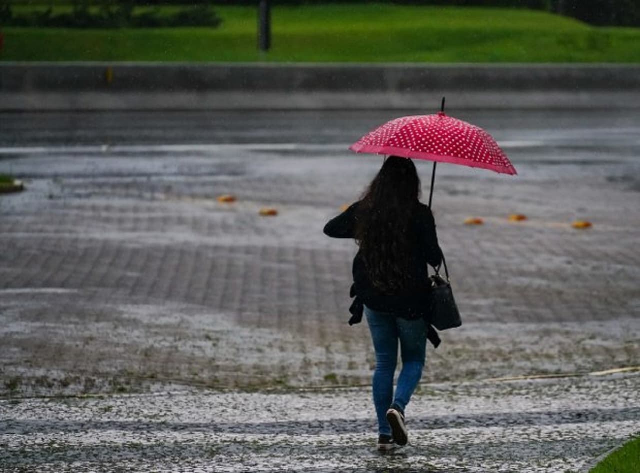 Fim de semana deve ser de chuva e alívio do calor no Litoral Sul