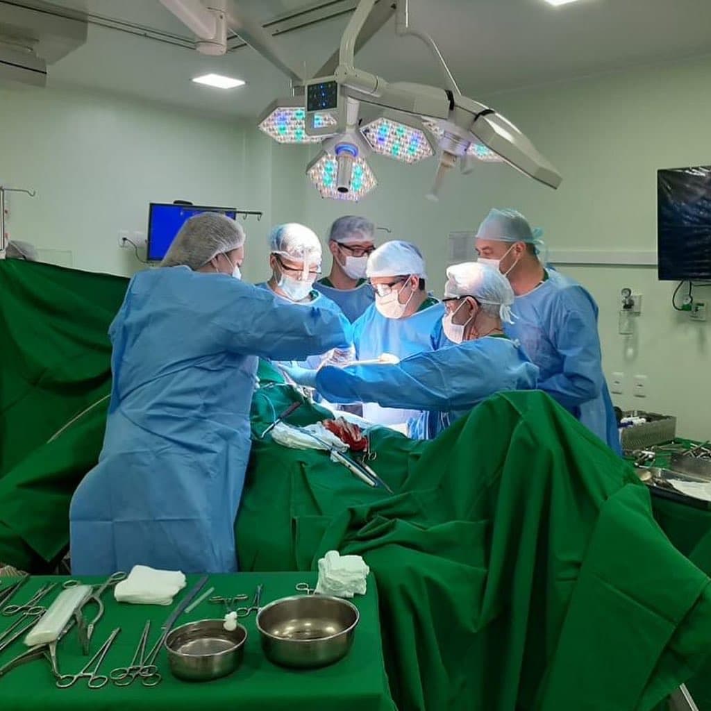 Ortopedistas de Tubarão realizam cirurgia inédita de quadril