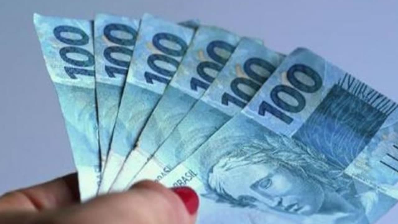 Salário mínimo de R$ 1.320 entra em vigor nesta segunda (1º)