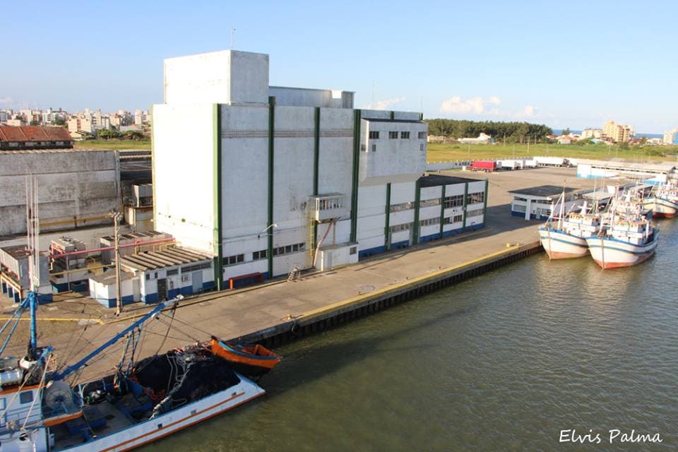 PM Ambiental apreende mais de duas toneladas de camarão em embarcação irregular