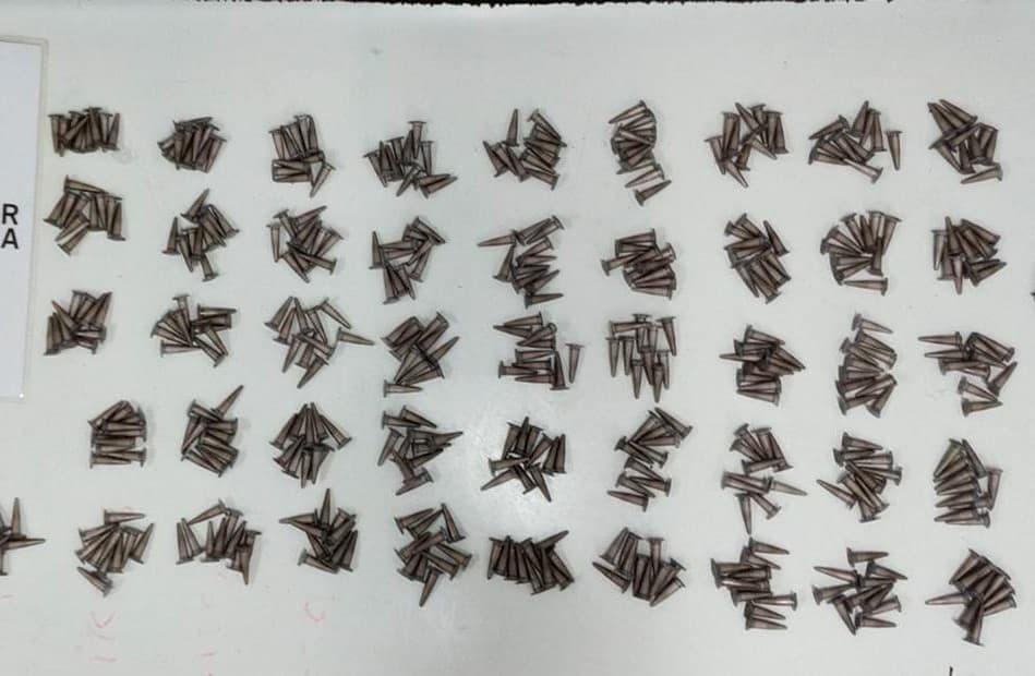 Mais de 460 pinos de cocaína são apreendidos em apartamento abandonado