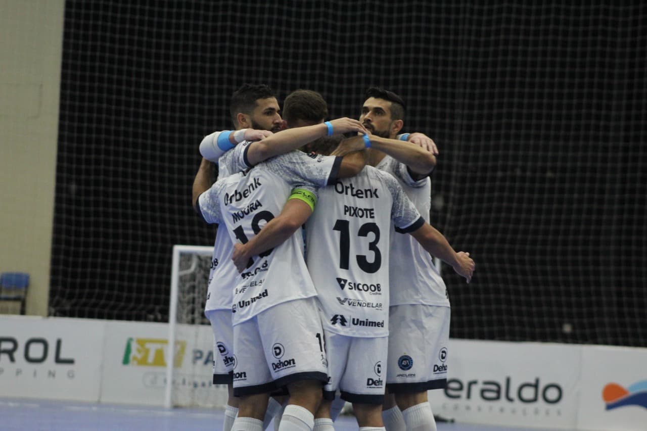 LIGA: Tubarão Futsal vence Praia Clube na Arena
