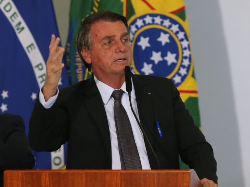 Bolsonaro diz estar disposto a rediscutir a política de preços dos combustíveis