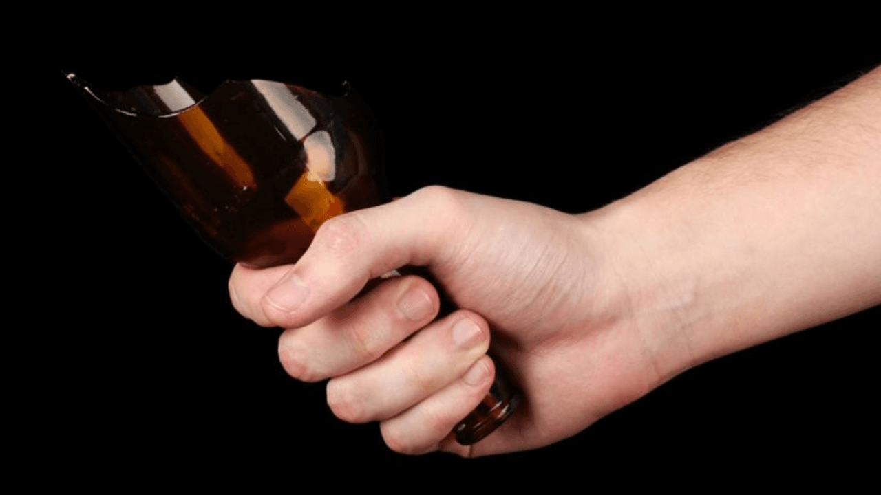 Homem sofre tentativa de homicídio durante briga generalizada em bar