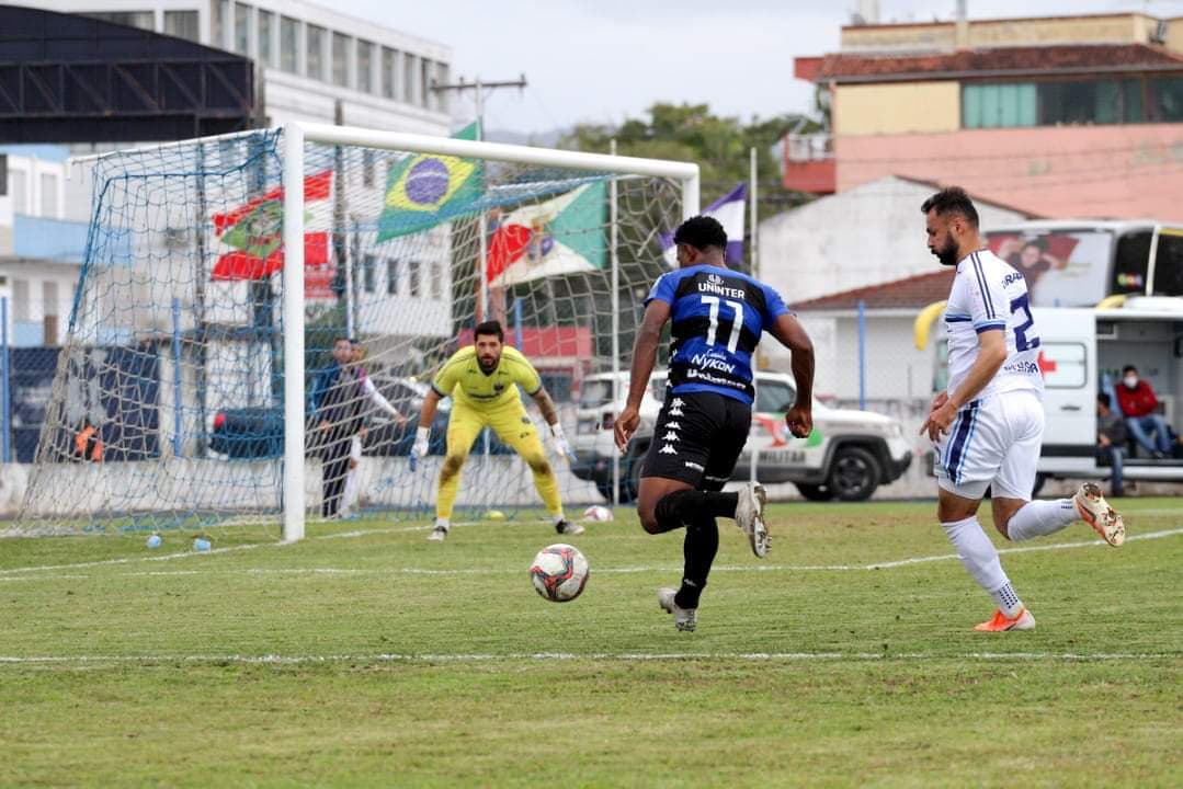 CATARINENSE SÉRIE B: Tubarão volta a vencer e respira no campeonato