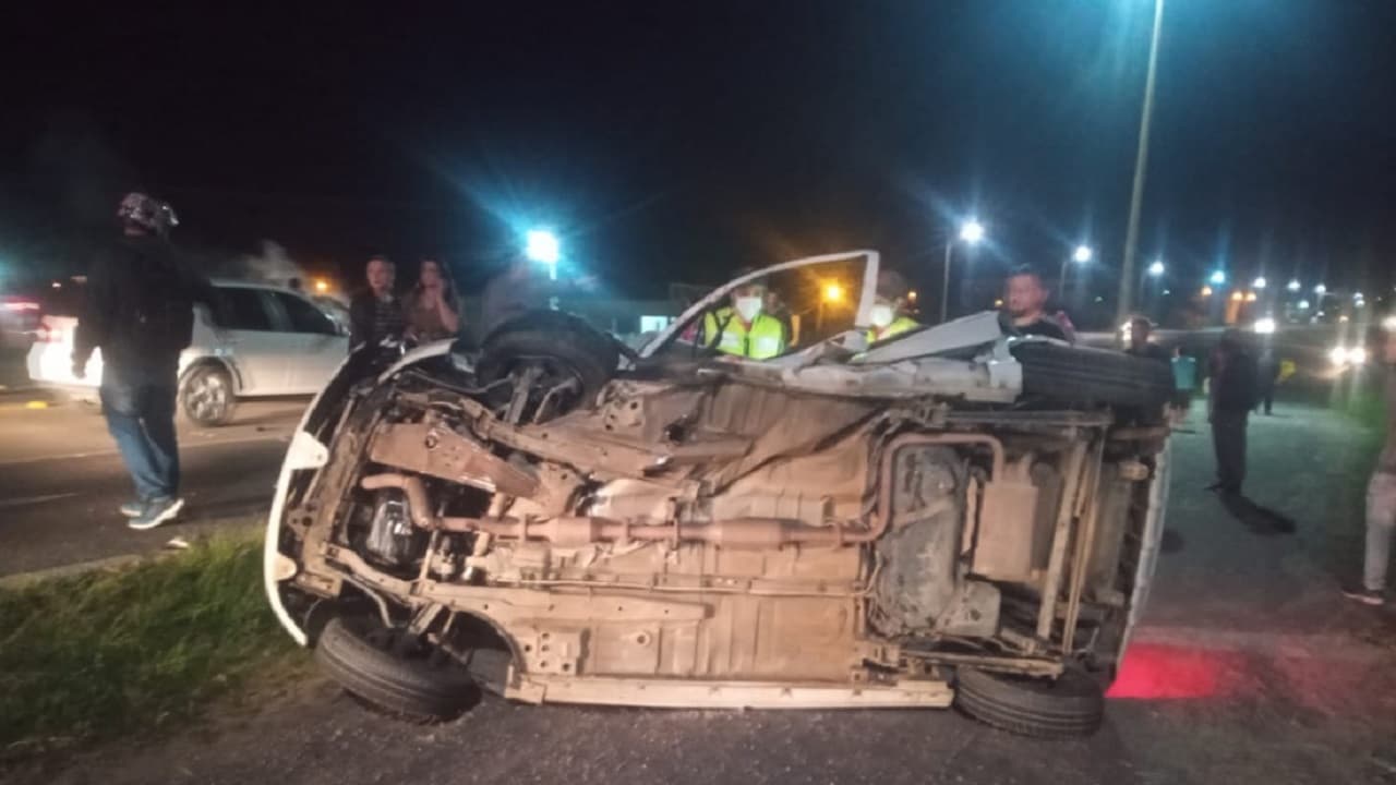 Jovem morre após capotamento em rodovia de Laguna