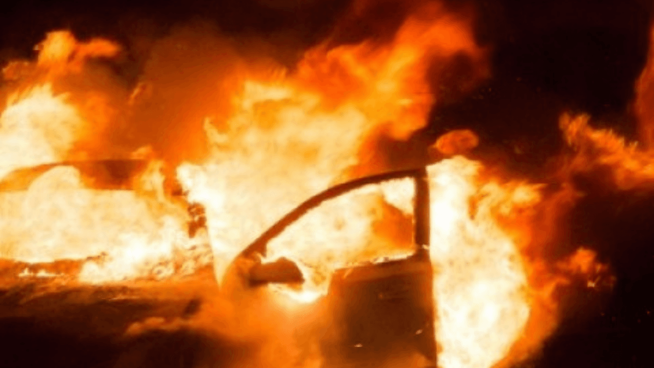 Morador de Sangão põe fogo no carro para ficar com dinheiro do seguro e é descoberto