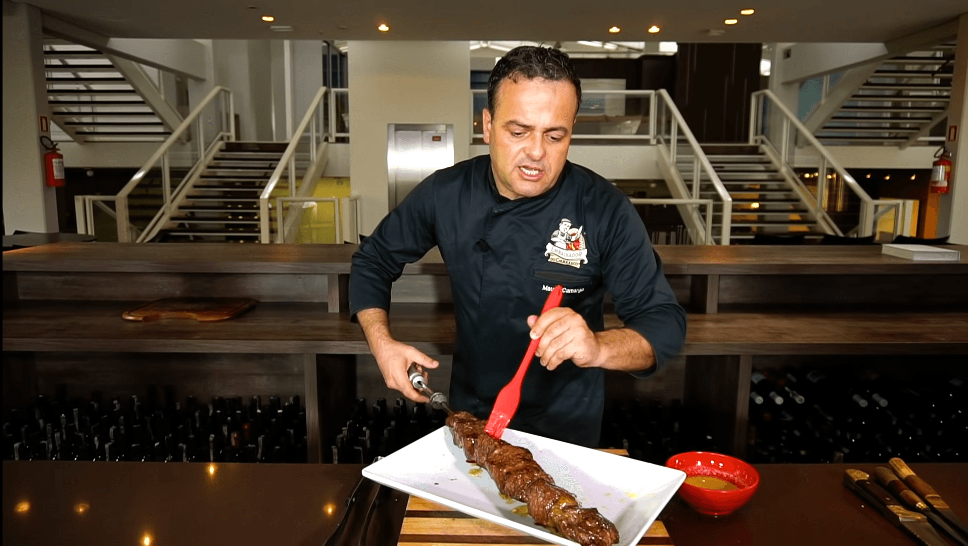 Embaixador do churrasco ministra o curso Churrashow em Tubarão nesta quinta-feira (9)