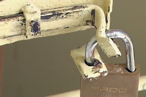 Bar é arrombado e tem dinheiro do caixa furtado