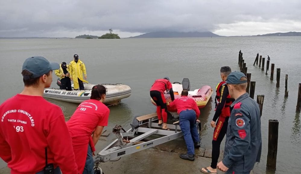 Canoa com três ocupantes vira; criança de 9 anos é única sobrevivente