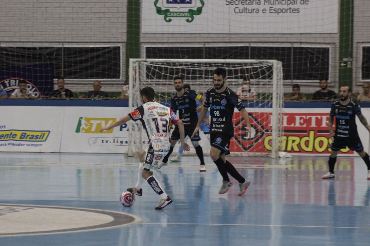 LIGA: Tubarão Futsal leva goleada e é eliminado nas oitavas