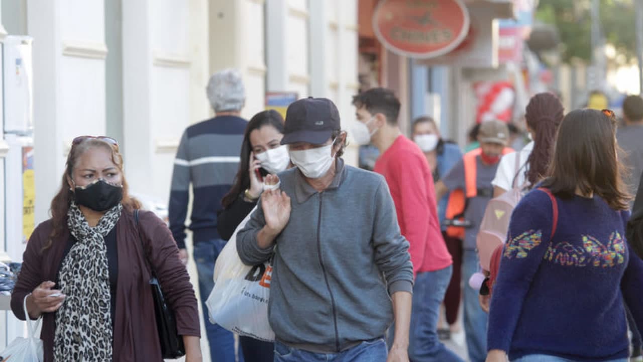 Uso de máscara deixa de ser obrigatório em ambientes externos de Criciúma