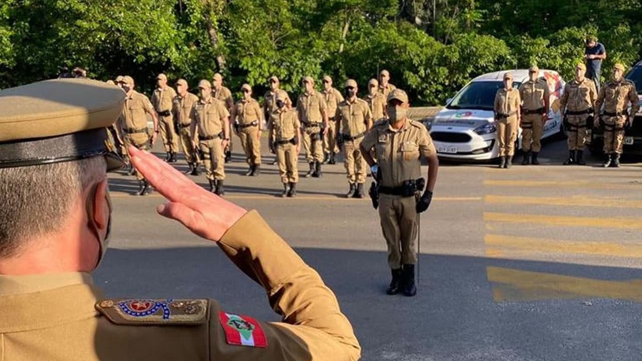 Inaugurações e entrega de medalhas marcam aniversário da 8ª Região da PM