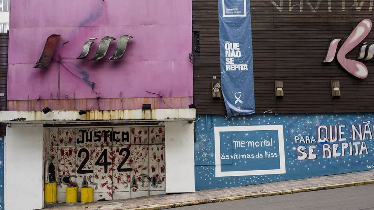 Justiça anula júri que condenou quatro réus por incêndio na Boate Kiss